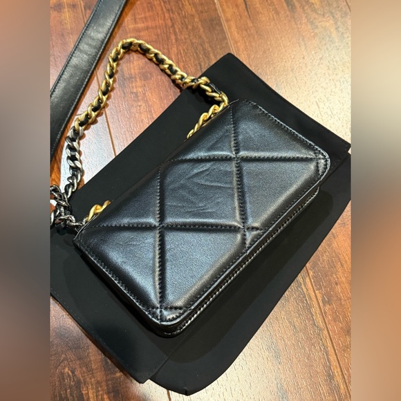 Chanel Lambskin Quilted Chanel 19 Wallet On Chain WOC Black - Picture 3 of 13